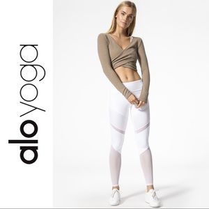 ✨ALO YOGA LEGGINGS✨ SHEILA , white
